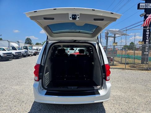 Used 2019 Dodge Grand Caravan SE FWD image 21