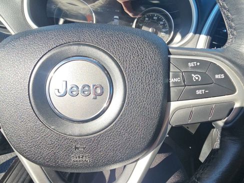 Used 2016 Jeep Cherokee Trailhawk AWD/4WD image 12