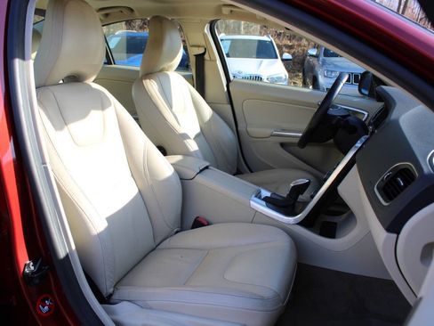 Used 2013 Volvo S60 T5 image 30