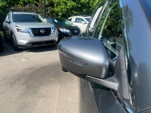 Used 2019 Nissan Rogue SV w/ Premium Package FWD image 38