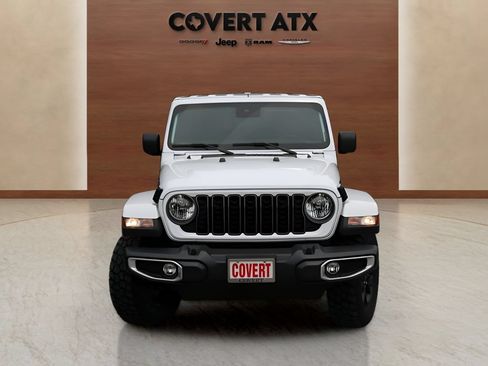 Used 2025 Jeep Gladiator Sport AWD/4WD image 8