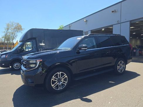 Used 2025 Ford Expedition Active AWD/4WD image 14