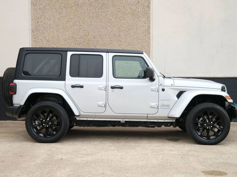 Used 2023 Jeep Wrangler Unlimited Sahara AWD/4WD image 11