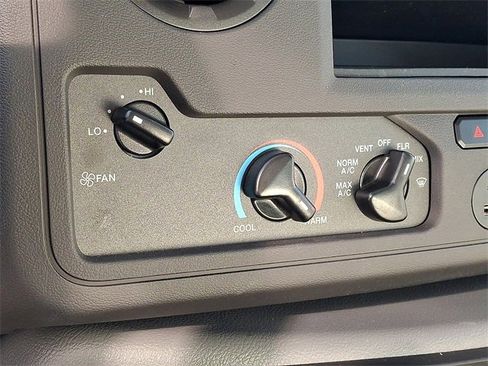 Used 2024 Ford E-450 and Econoline 450 Super Duty w/ Driver's Safety Package image 14