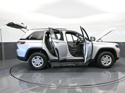 Used 2024 Jeep Grand Cherokee Laredo w/ Trailer Tow Package image 55