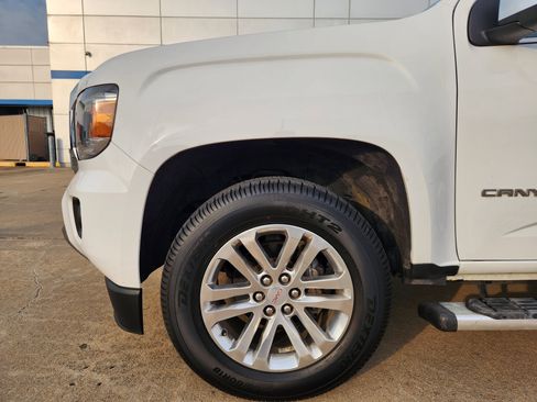 Certified 2018 GMC Canyon SLT w/ Driver Alert Package image 9