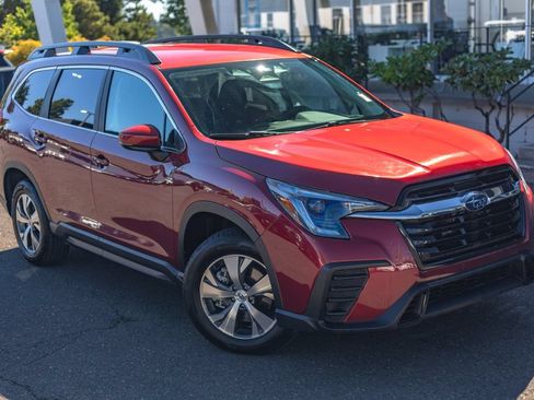 Used 2025 Subaru Ascent Premium AWD/4WD image 2
