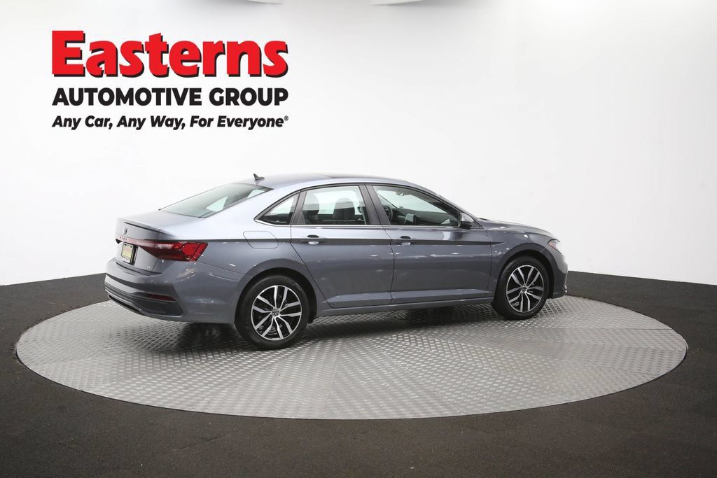 Used 2025 Volkswagen Jetta SE FWD image 41