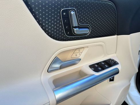 New 2025 Mercedes-Benz GLA 250 image 13