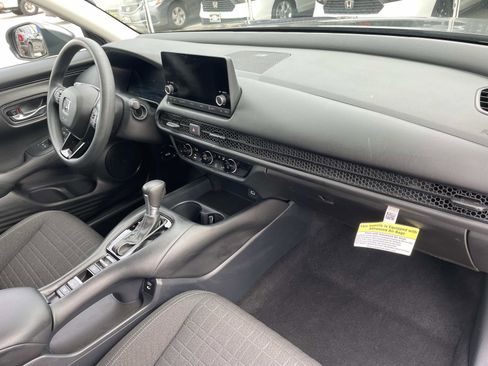 Certified 2025 Honda HR-V LX image 23