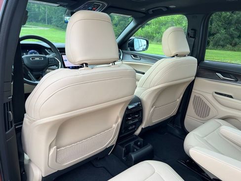 New 2025 Jeep Grand Cherokee L Limited w/ Luxury Tech Group II image 29