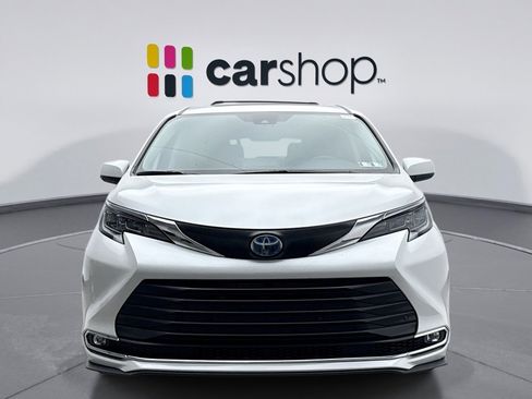 Used 2024 Toyota Sienna XLE image 8