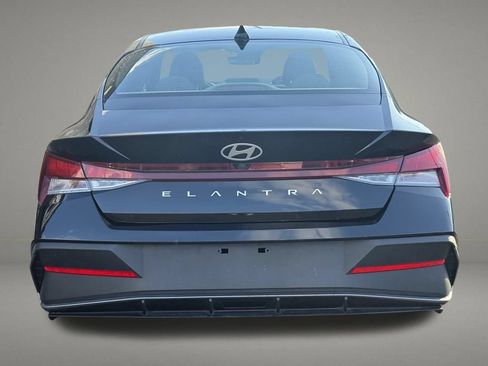 Used 2024 Hyundai Elantra SEL FWD image 4