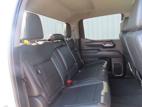Used 2025 GMC Sierra 1500 SLT AWD/4WD image 30