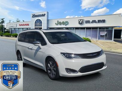 Used 2019 Chrysler Pacifica Limited w/ Tire & Wheel Group