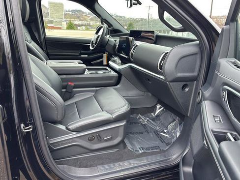 New 2026 Ford Expedition Platinum image 19