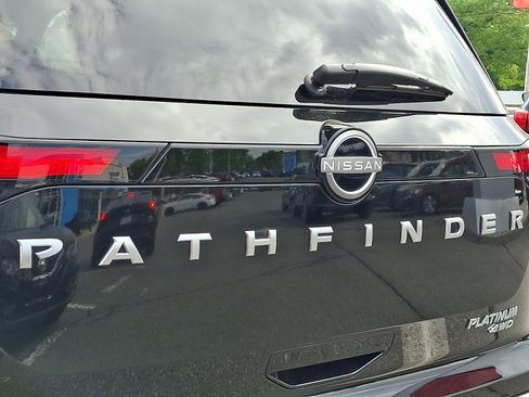 Used 2025 Nissan Pathfinder Platinum AWD/4WD image 34