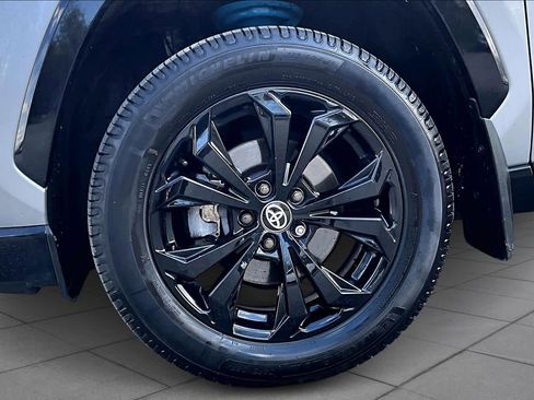 Used 2024 Toyota RAV4 SE w/ Convenience Package image 11