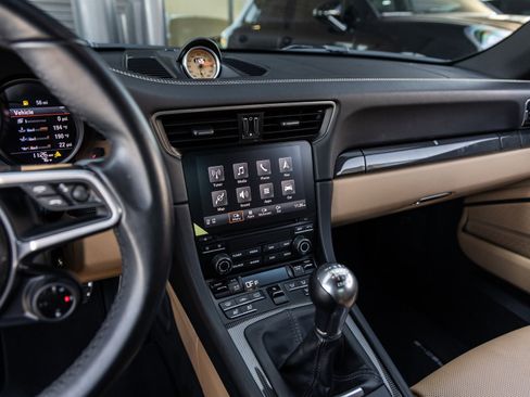 Certified 2019 Porsche 911 Targa 4S image 34