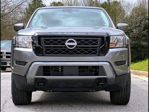 Used 2024 Nissan Frontier SV image 5