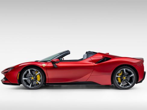 Certified 2025 Ferrari SF90 Spider AWD/4WD image 3