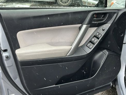 Used 2016 Subaru Forester 2.5i Premium image 11