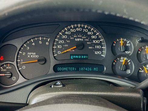 Used 2004 Chevrolet Silverado 2500 LS w/ Skid Plate Package AWD/4WD image 12
