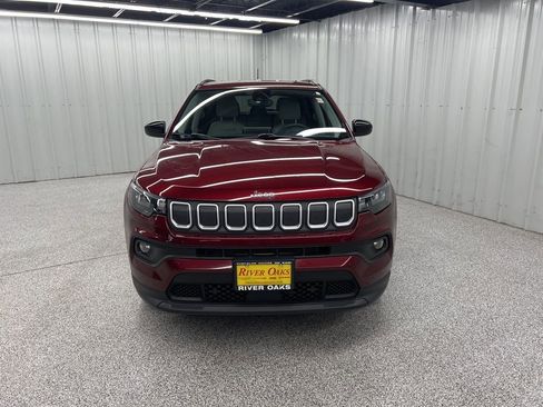 Used 2022 Jeep Compass Latitude FWD image 2