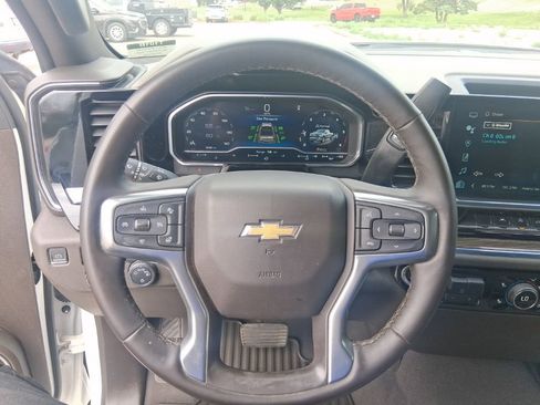 Used 2023 Chevrolet Silverado 1500 LT w/ Z71 Off-Road Package AWD/4WD image 17