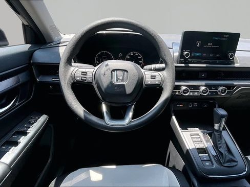 Used 2025 Honda CR-V EX image 9