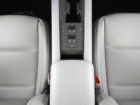 Used 2024 Hyundai Ioniq 6 SEL RWD image 23