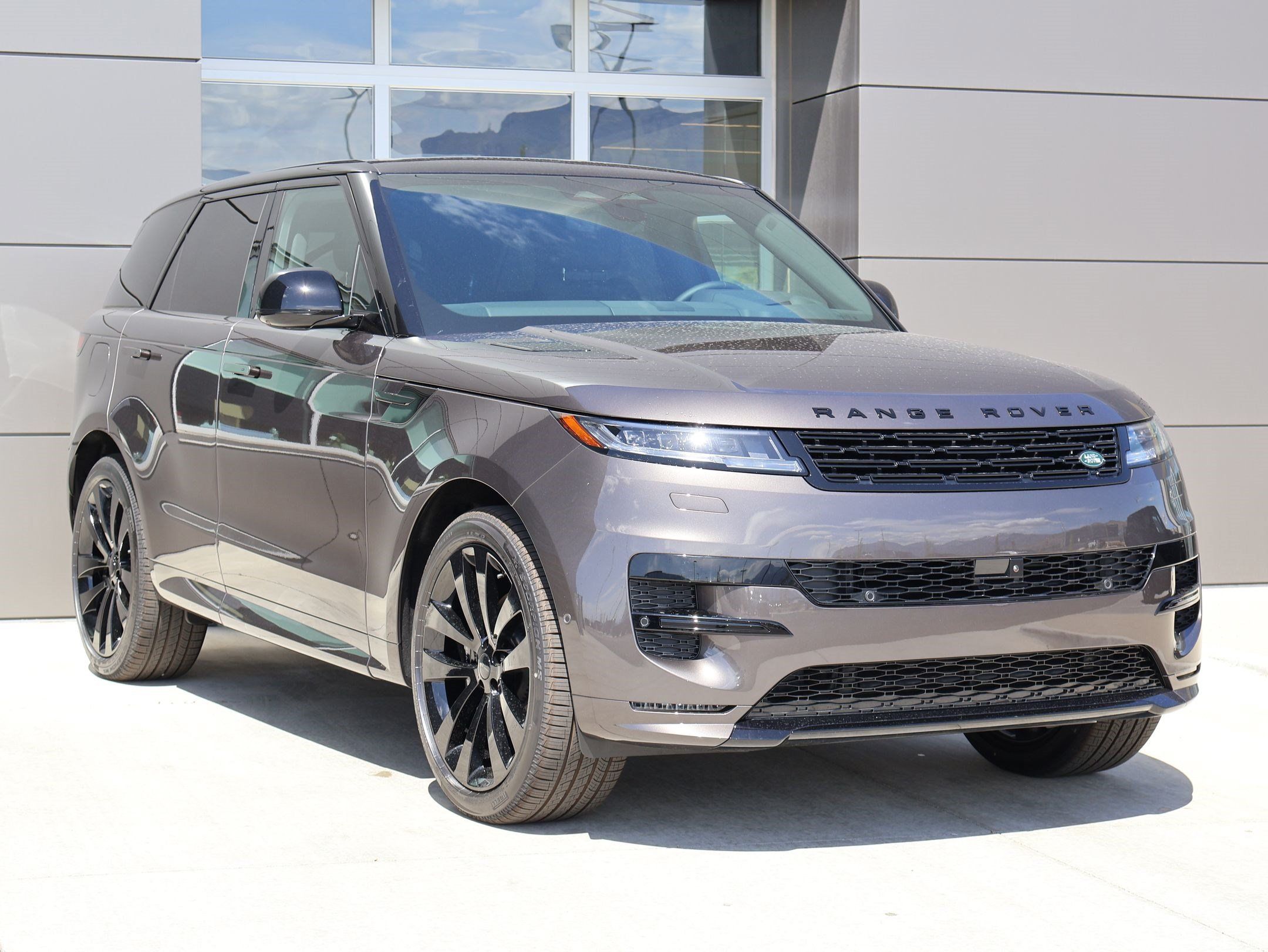 New 2026 Land Rover Range Rover Sport Dynamic SE AWD/4WD image 3