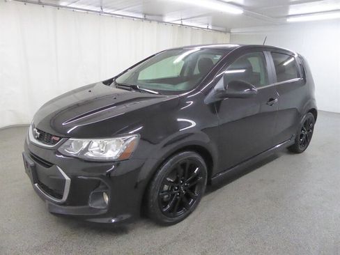 Used 2018 Chevrolet Sonic LT w/ Fun and Sun Package FWD image 3