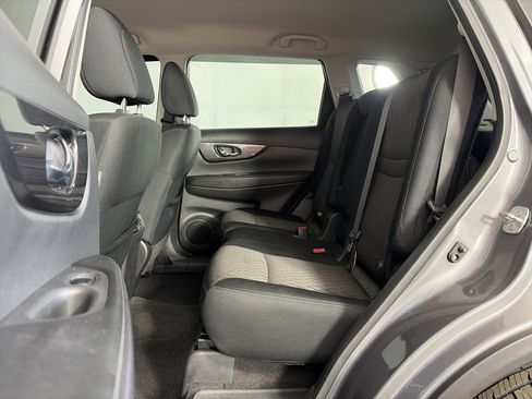 Used 2018 Nissan Rogue S image 7