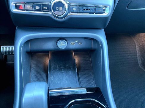 Used 2024 Volvo XC40 Recharge Plus w/ Protection Package Premier image 36