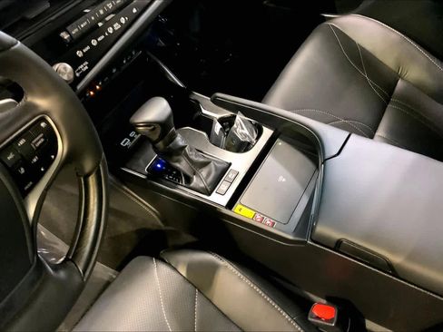 Certified 2025 Lexus ES 300h w/ Luxury Package image 17