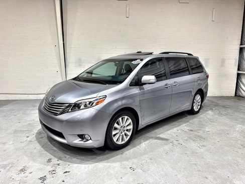 Used 2017 Toyota Sienna Limited FWD image 15
