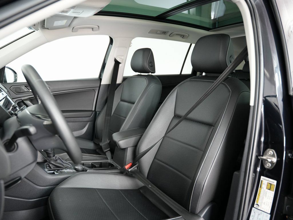 Used 2021 Volkswagen Tiguan SE w/ Panoramic Sunroof Package AWD/4WD image 48