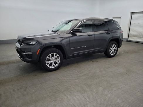 Used 2022 Jeep Grand Cherokee Limited AWD/4WD image 2