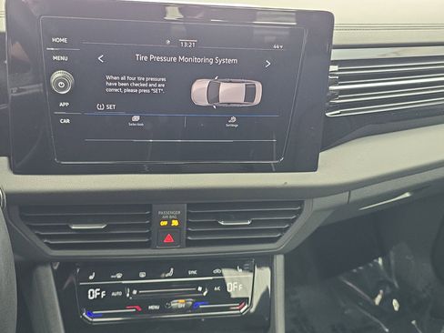 Certified 2025 Volkswagen Jetta Sport image 19