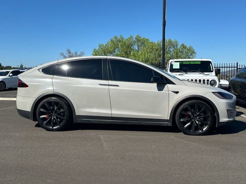 Used 2018 Tesla Model X 100D AWD/4WD image 2