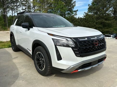 New 2026 Nissan Pathfinder Rock Creek image 3