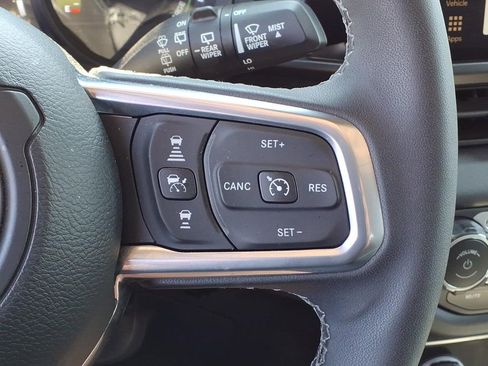 Used 2025 Jeep Wrangler Unlimited Sahara AWD/4WD image 29