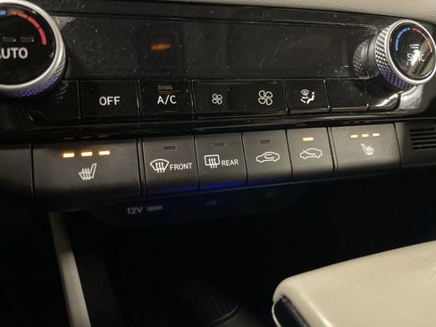 Used 2024 Hyundai Elantra Limited image 22