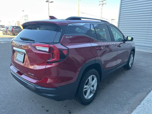 Used 2024 GMC Terrain SLE w/ Driver Convenience Package image 6