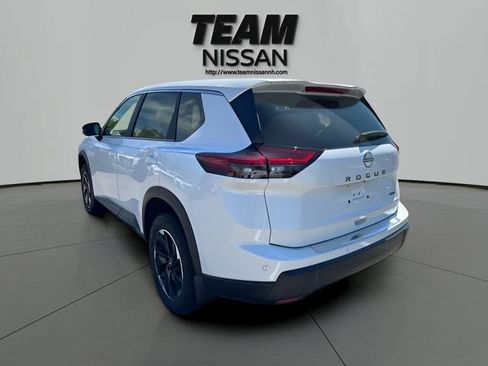 Used 2025 Nissan Rogue SV AWD/4WD image 4