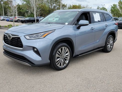 Used 2022 Toyota Highlander Platinum image 3