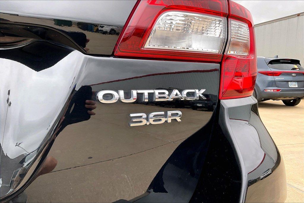 Used 2018 Subaru Outback 3.6R Limited AWD/4WD image 8