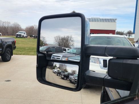 Used 2017 GMC Sierra 2500 Denali w/ Duramax Plus Package AWD/4WD image 11