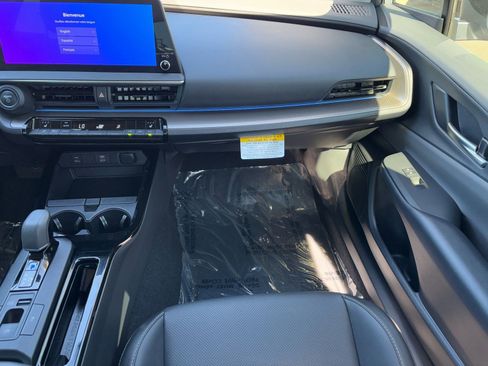 Used 2025 Toyota Prius XLE image 17
